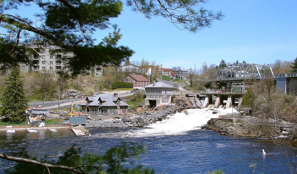 The road into downtown Bracebridge in Muskoka